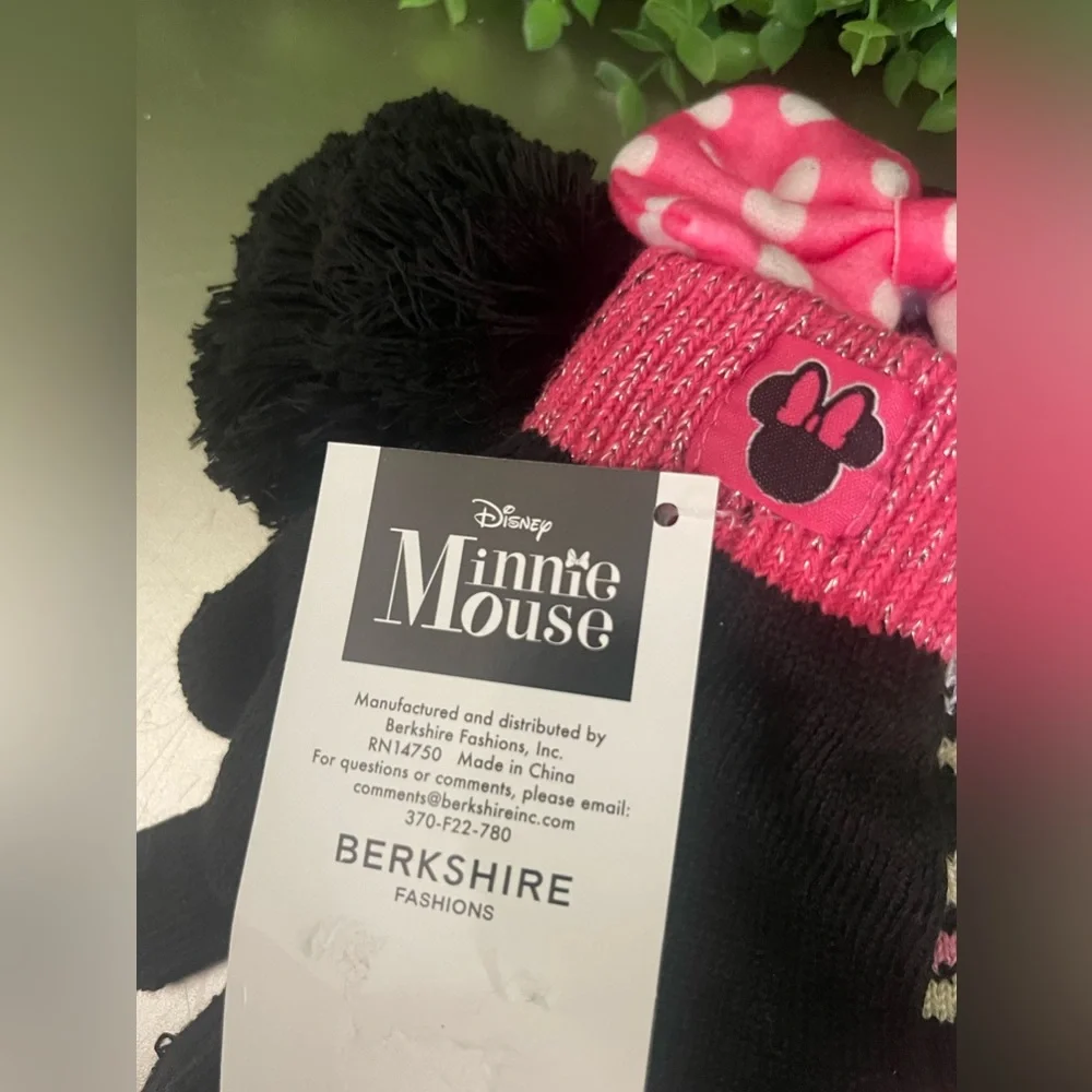 Disney Minnie Mouse Pink and Black Beanie & Glove Set NWT